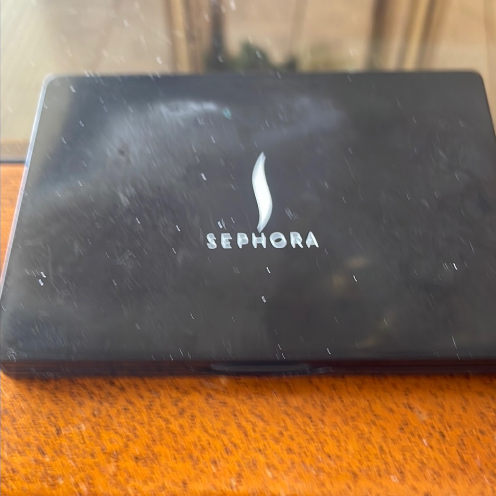Sephora hinged compact mirror
Never used was stored in drawer case got smudged.